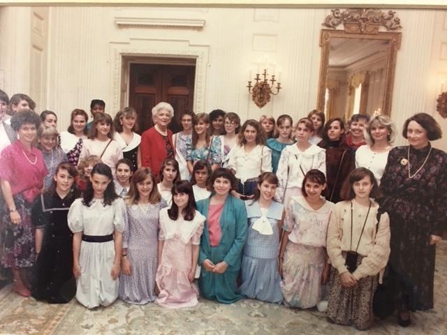Ashley Hall Students Visit alumna and Former First Lady, Barbara Pierce Bush '43 in the White House in 1989